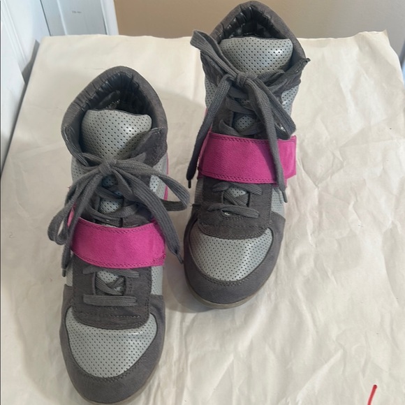 LANE BRYNAT HIDDEN WEDGES Stylish Women's Pink and Gray Sneakers SIZE 10w - Picture 2 of 6